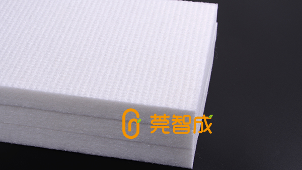 軟硬適中的床墊硬質(zhì)棉，給人提供更好的睡眠環(huán)境