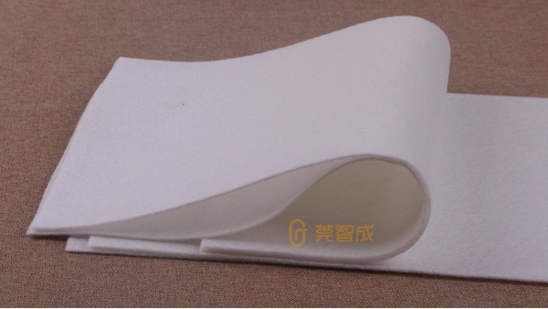 白色針刺無紡布根據(jù)不同的用途、規(guī)格生產(chǎn)